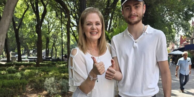 A través de su cuenta de Instagram, Erika Buenfil -de 60 años de edad- compartió que ya había votado