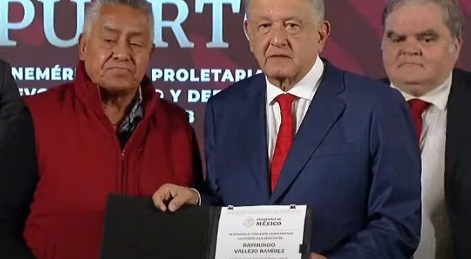 AMLO recordó cómo en el periodo neoliberal hicieron reformas contrarias al trabajador para que al jubilarse no recibiera su sueldo completo.