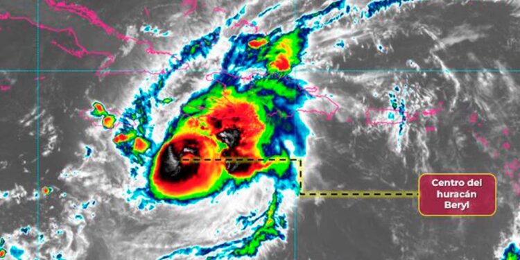 El Centro Nacional de Huracanes de Estados Unidos mantiene su pronóstico de que ‘Beryl’ llegará a la Península de Yucatán como huracán la noche del jueves o madrugada del viernes.