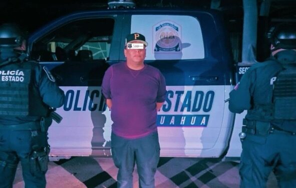 Detienen elementos de la SSPE a hombre con vehículo robado en Madera