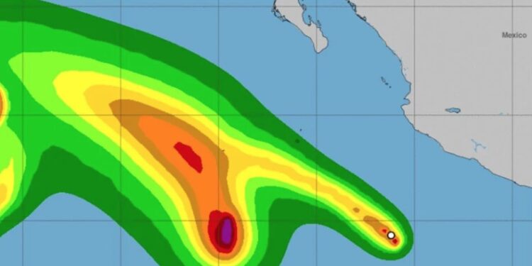 Mientras Fabio se fortalece, la tormenta Carlotta se sigue debilitando y lejos de territorio mexicano.