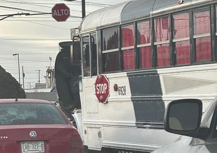 Yonke se queda en la glorieta de Aztecas y Zaragoza, generando tráfico en Ciudad Juárez