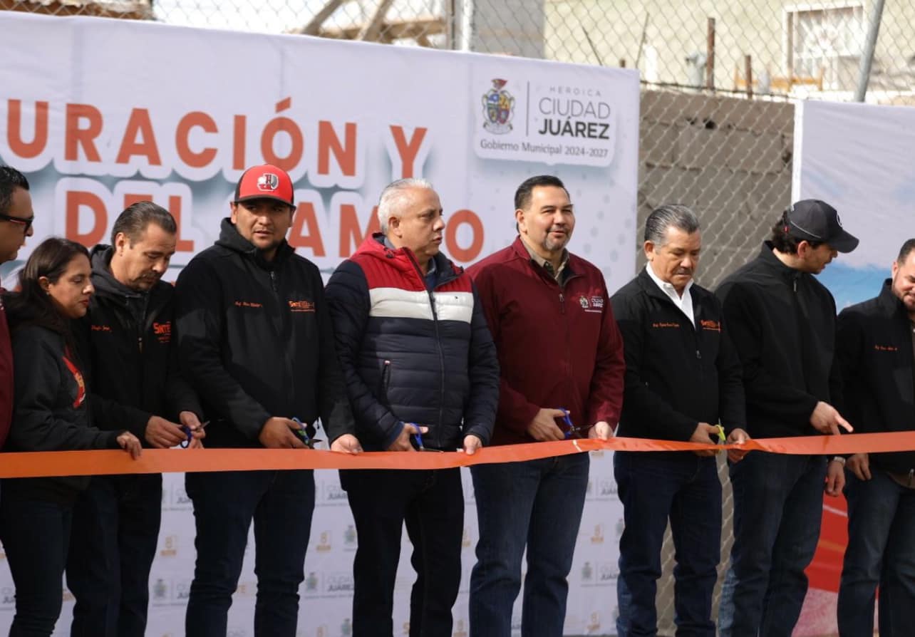 El Presidente Municipal Cruz Pérez Cuéllar, inauguró el nuevo campo de Softball, una obra financiada por el programa del Presupuesto Participativo, y anunció futuros apoyos para su mejora.