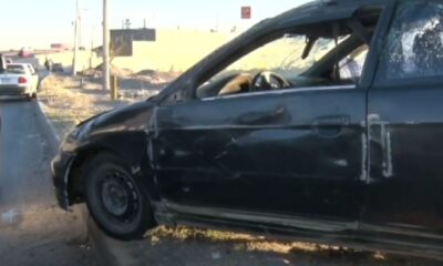 Exceso de velocidad provoca volcadura; el vehículo quedó en pérdida total