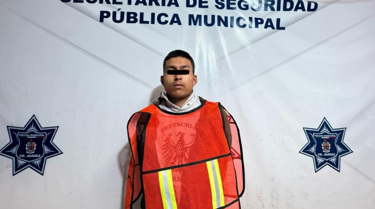 Ofrecía camionetas robadas en la colonia Galeana; compradores alertaron a las autoridades