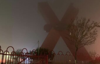 Lluvias sorpresivas en Ciudad Juárez; pronostican vientos fuertes para el martes