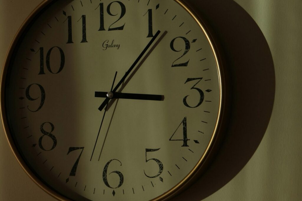 No te confundas con el ajuste de relojes; aquí te decimos cuándo y cómo prepararte