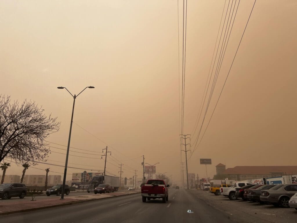 Emiten alerta por fuertes vientos en Ciudad Juárez; ráfagas de hasta 75 km/h