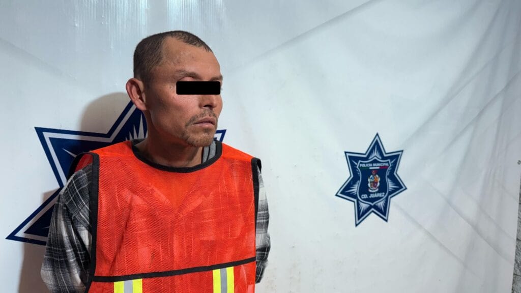 Detienen a hombre por retener y amenazar a su expareja