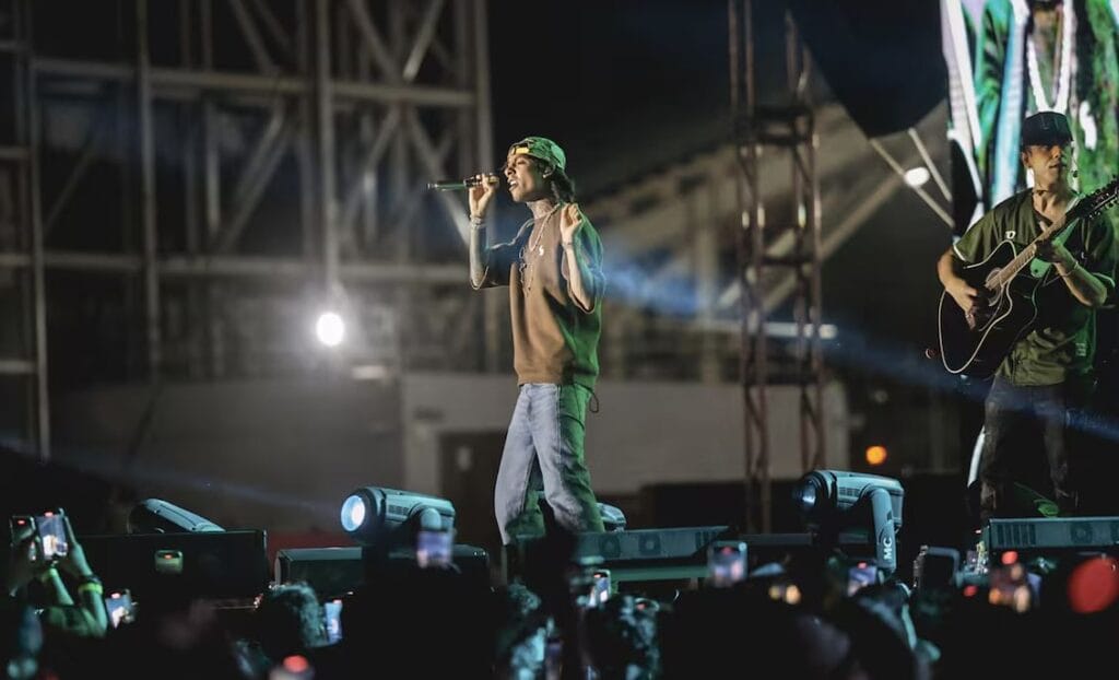 Natanael Cano menciona a “El Mencho” en pleno concierto