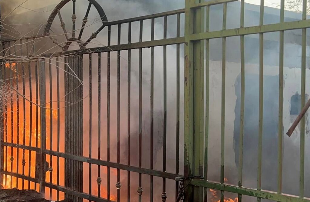 Vecinos y una policía lograron sofocar el fuego en Ciudad Juárez