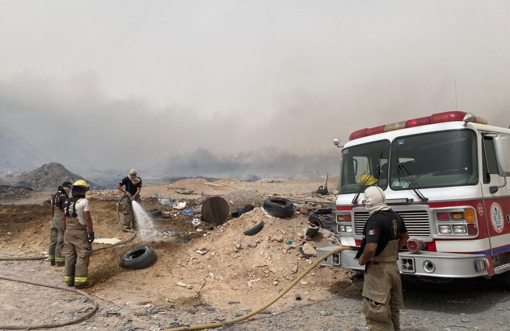 Se registra incendio en lote baldío de Los Kilómetros, Ciudad Juárez