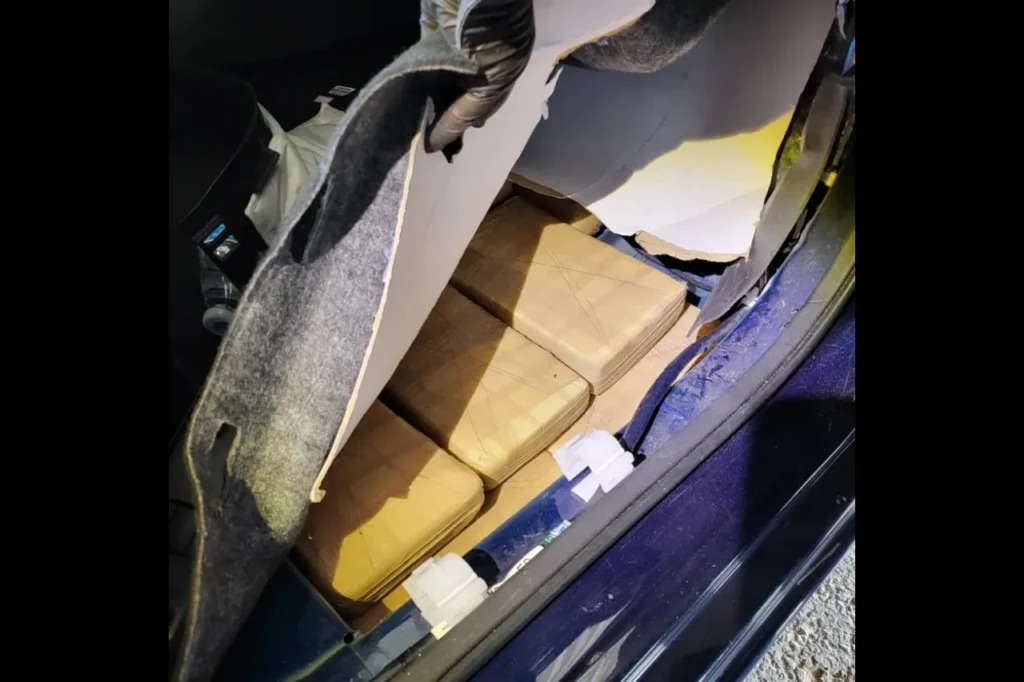 Fue detenida en el puente Paso del Norte con 36 paquetes de cocaína ocultos en su vehículo