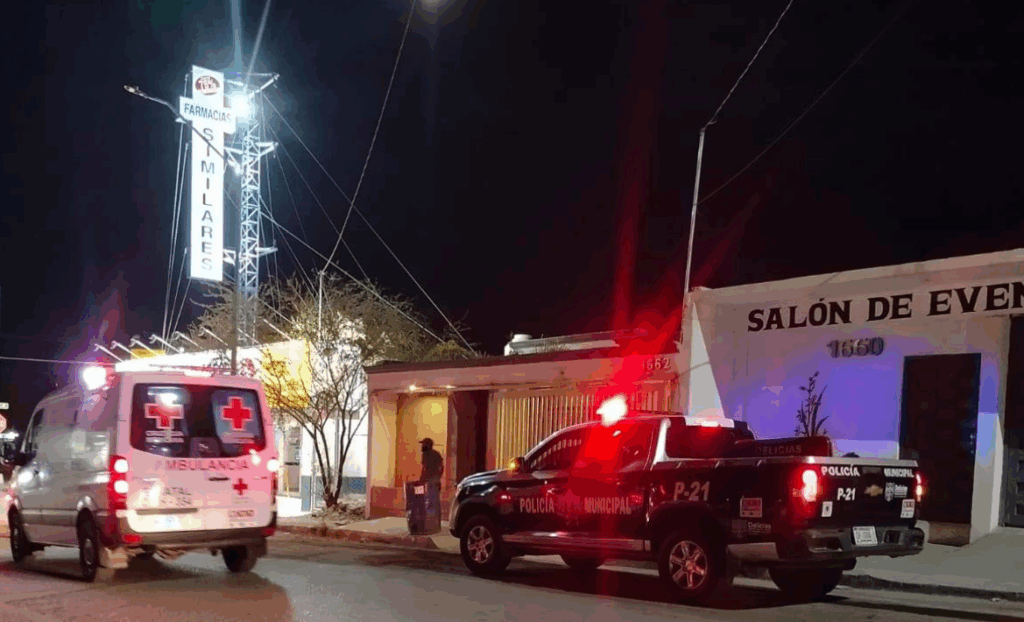El sujeto amenazó a la empleada de una tienda; fue arrestado tras regresar al lugar del incidente