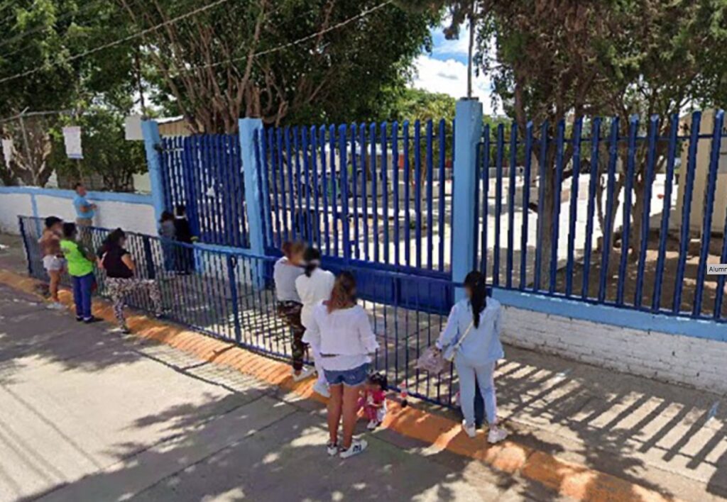 Dos alumnos fueron hospitalizados; autoridades investigan el caso y dan atención psicológica al responsable