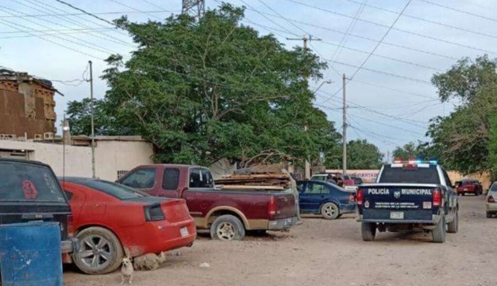 La víctima fue atacada mientras convivía al exterior de una vivienda; no hay detenidos