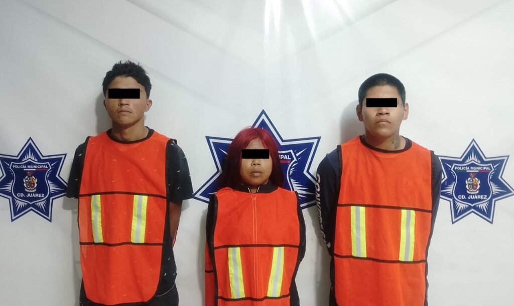 Uno de los detenidos portaba un arma calibre .45 y llevaba más de 200 gramos de marihuana; también enfrentará cargos por intento de homicidio
