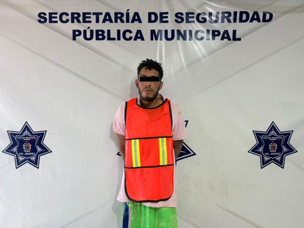 El detenido habría amenazado a la víctima con un cuchillo para despojarlo de su camioneta; trabajadores del lugar evitaron su fuga