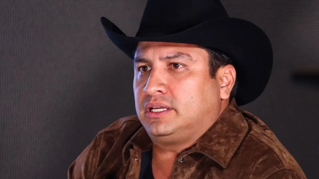 El cantante no pudo ingresar a EE.UU. por problemas migratorios; su presentación en el AT&T Stadium queda suspendida