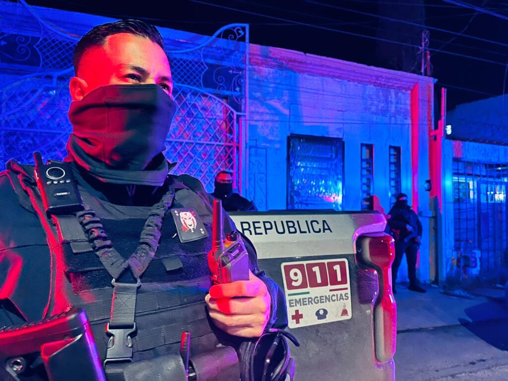 La víctima, de entre 19 y 20 años, fue localizada envuelta en cobijas; la FEM ya investiga el caso como posible feminicidio