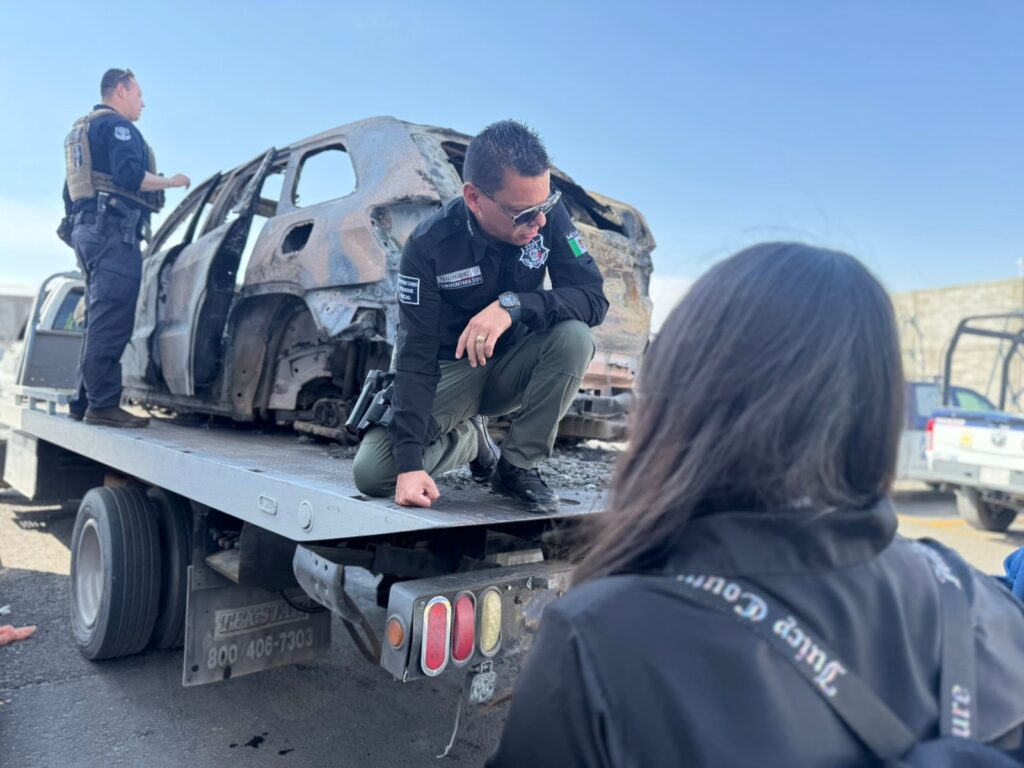 El detenido es señalado como jefe de plaza de ‘Los Cabrera’, grupo ligado al Cártel de Sinaloa; llevaba fusiles y huyó en un Jeep de lujo