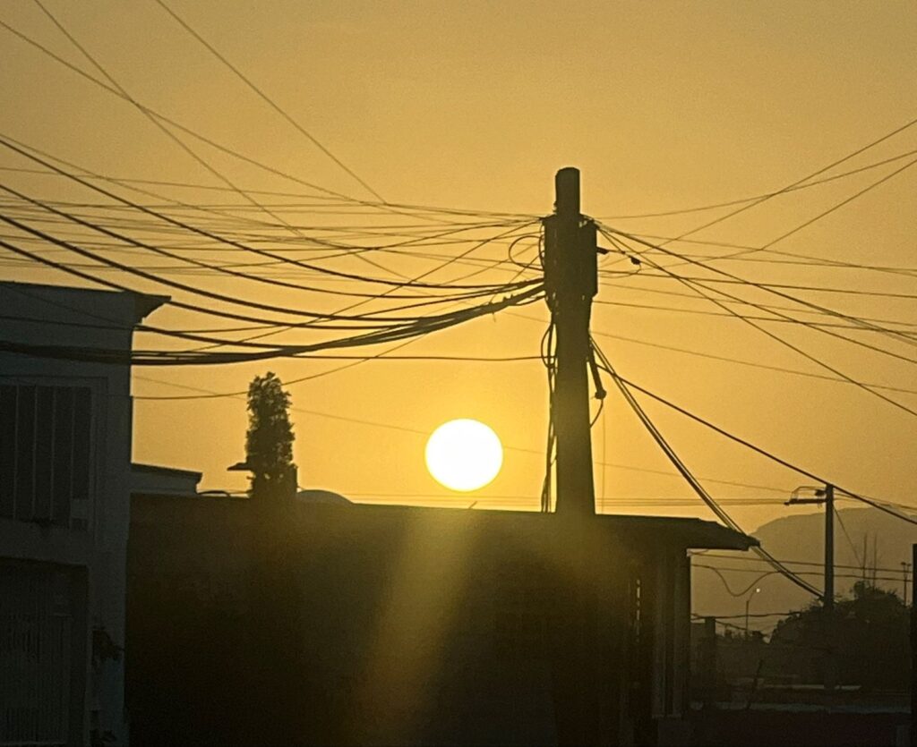 Así se vio el sol amarillo en Ciudad Juárez esta tarde de domingo