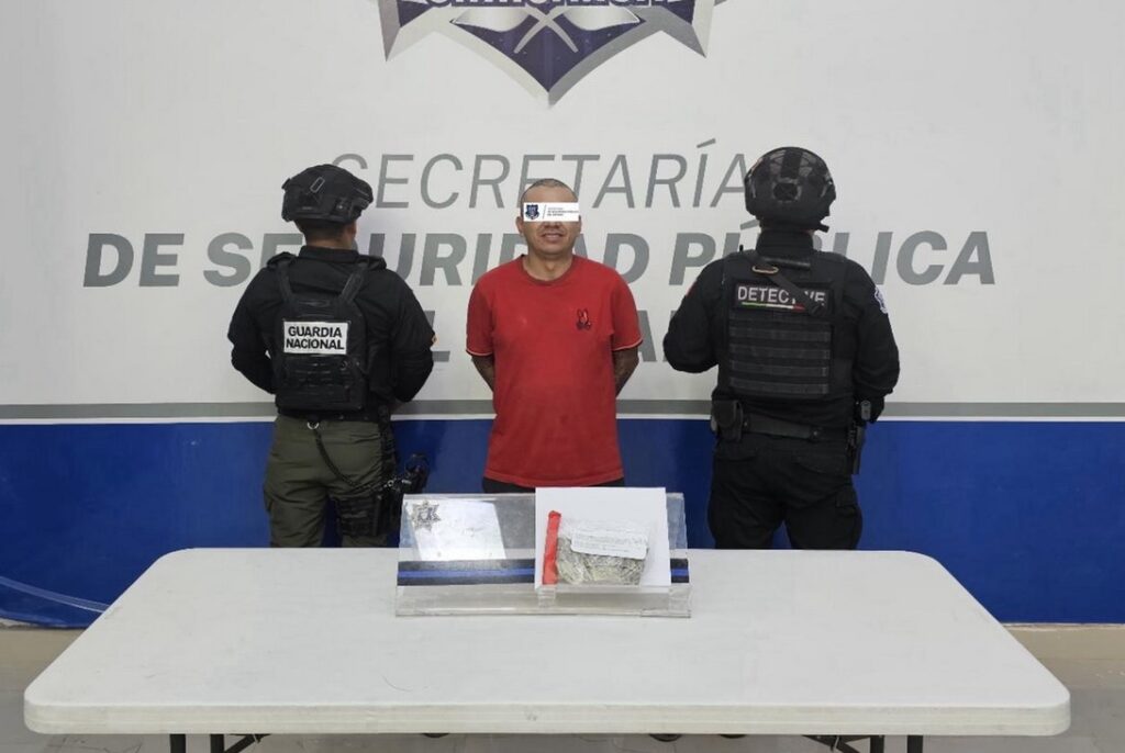 Fue detenido en Parajes de Oriente con una pistola 9 mm y una camioneta presuntamente involucrada en un asesinato reciente