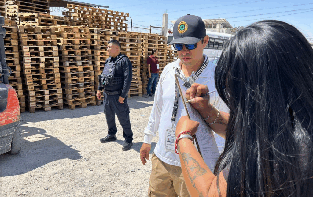 Operaba sin permisos y almacenaba material inflamable en la vía pública; autoridades advierten nuevos operativos