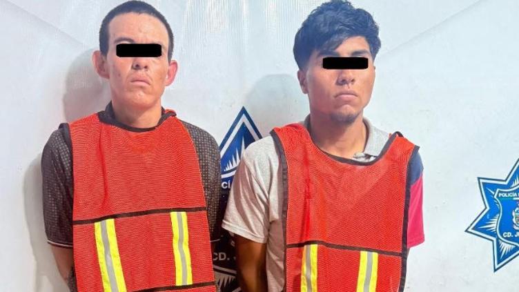 Policías municipales interceptaron el vehículo en Águilas de Zaragoza; los detenidos ya tenían antecedentes por robo de vehículo