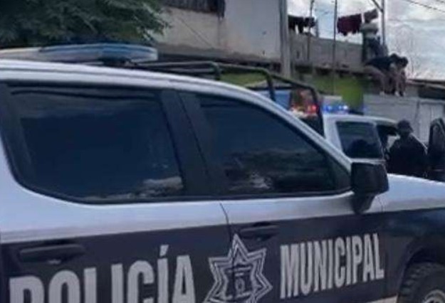El conductor sólo se bajó unos minutos; autoridades investigan si fue un atraco planeado desde el banco