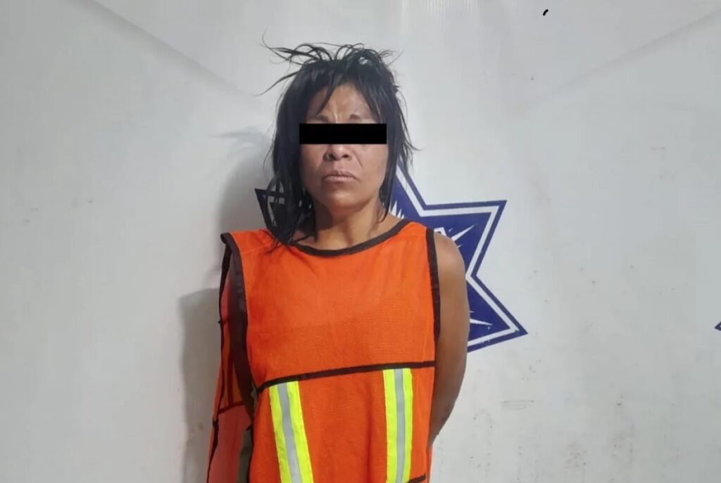 La agresora fue arrestada por la Policía Municipal tras provocar un incendio en una vivienda ubicada en las calles Miguel Hidalgo y Michoacán