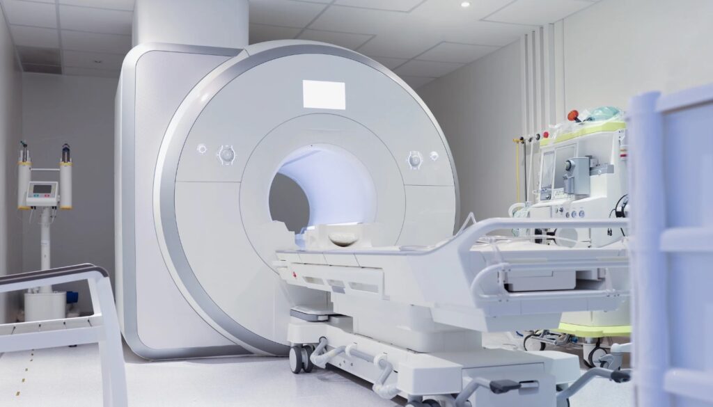 El hombre entró con una cadena metálica de más de 9 kilos al cuarto de MRI; su esposa fue testigo del trágico accidente