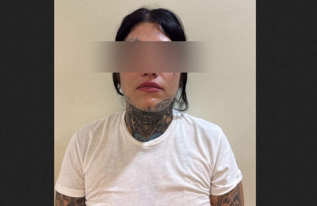 La mujer fue interceptada en la colonia División del Norte por agentes ministeriales; llevaba 8 gramos de droga