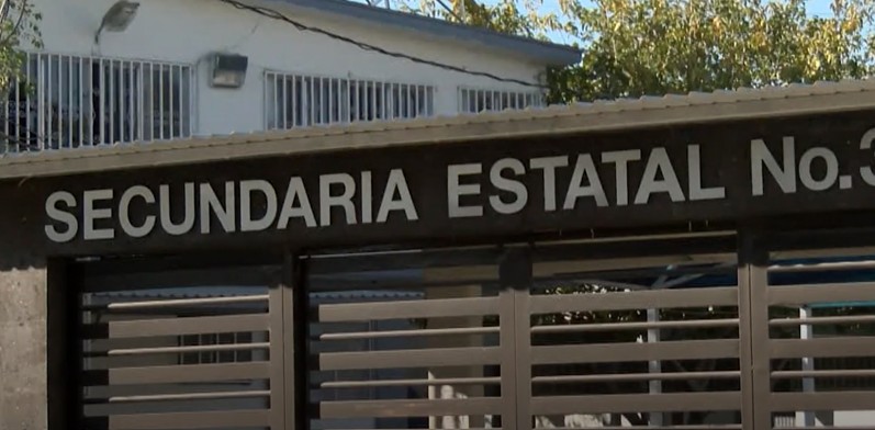 Evacuan secundaria por amenaza en Juárez; descartan peligro y reabren calles