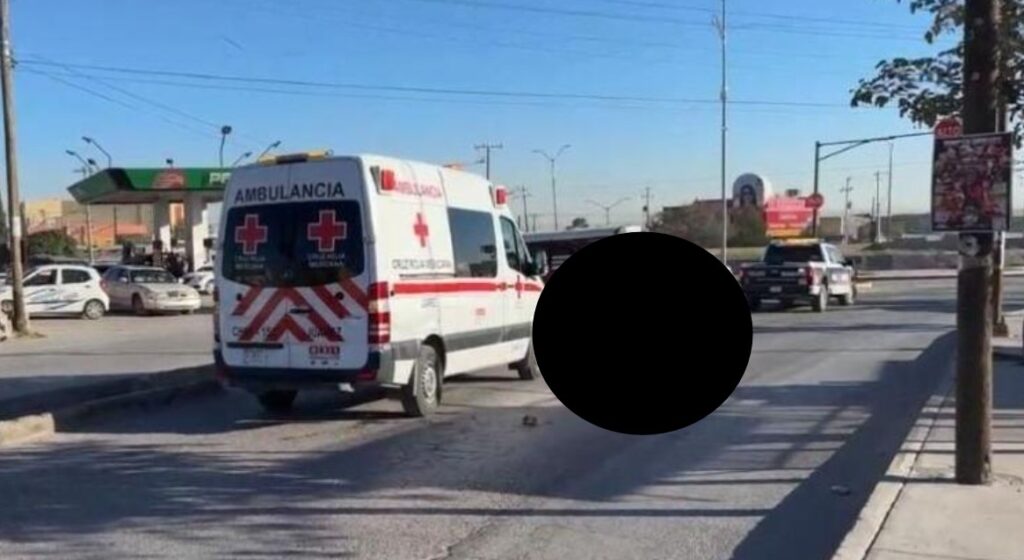 Conductor dice que el sol lo encandiló: mata a peatón al salir del supermercado