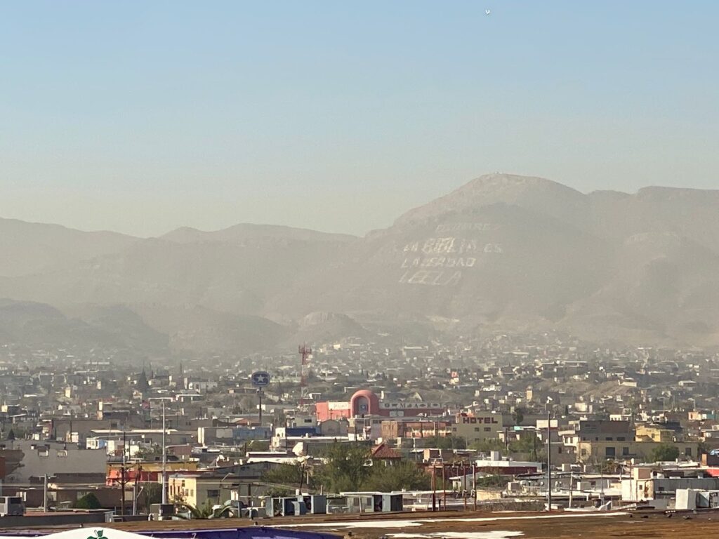 Alerta roja en Ciudad Juárez: aire “extremadamente dañino” en el suroriente, advierte Protección Civil