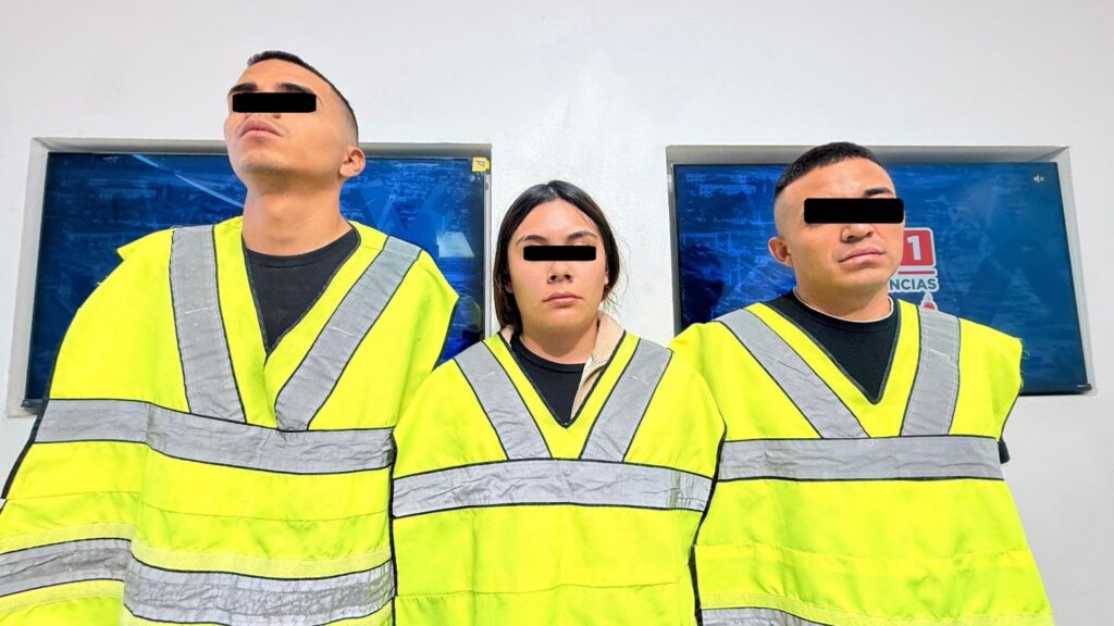 El operativo inició en la colonia Partido Romero y terminó en un área comercial; se aseguraron droga y un arma corta