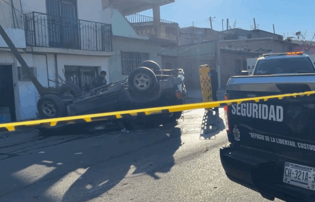 Tragedia en Juárez: padre muere en volcadura mientras llevaba a su hijo a la escuela