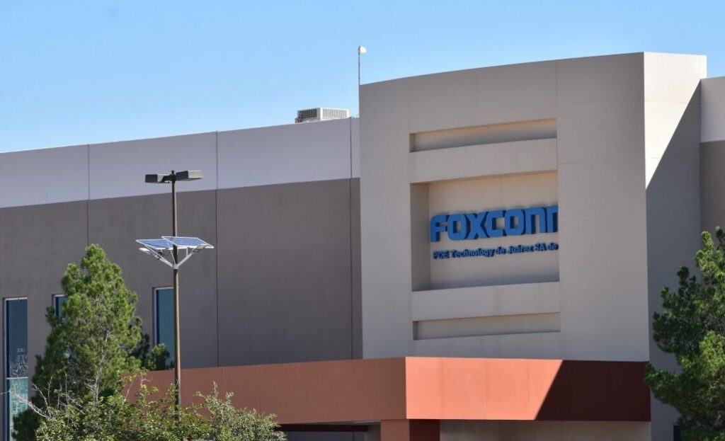 Foxconn emite comunicado a sus empleados por retrasos en materiales debido a bloqueos