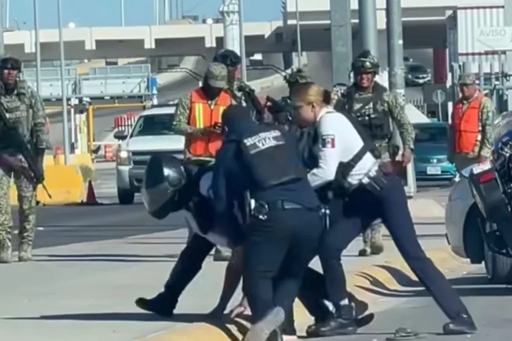 El incidente ocurrió a metros del puente internacional Córdova Américas; la escena fue grabada por automovilistas que esperaban en la línea