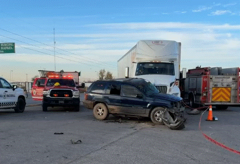 El conductor de una Jeep Cherokee omitió el alto al incorporarse a la vialidad; sus acompañantes resultaron lesionados