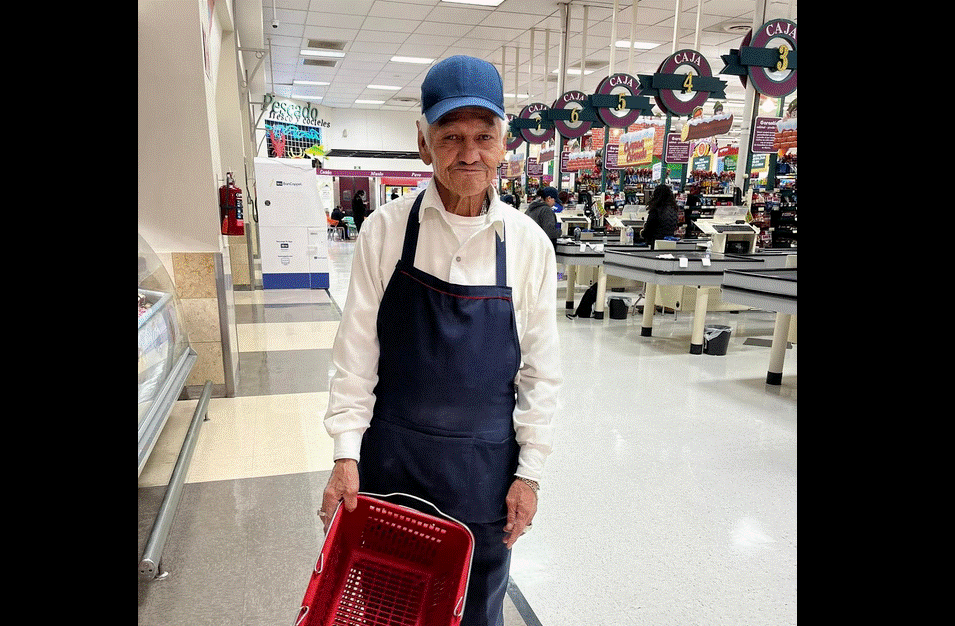 El cliente narró que el señor Jesús Antonio Hernández Reséndiz encontró su cartera en el estacionamiento y la entregó intacta, sin faltar un solo documento o peso