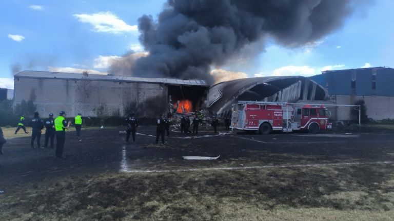 Servicios de emergencia atienden incendio tras la caída de la aeronave; hasta el momento se desconocen las causas y si hay víctimas