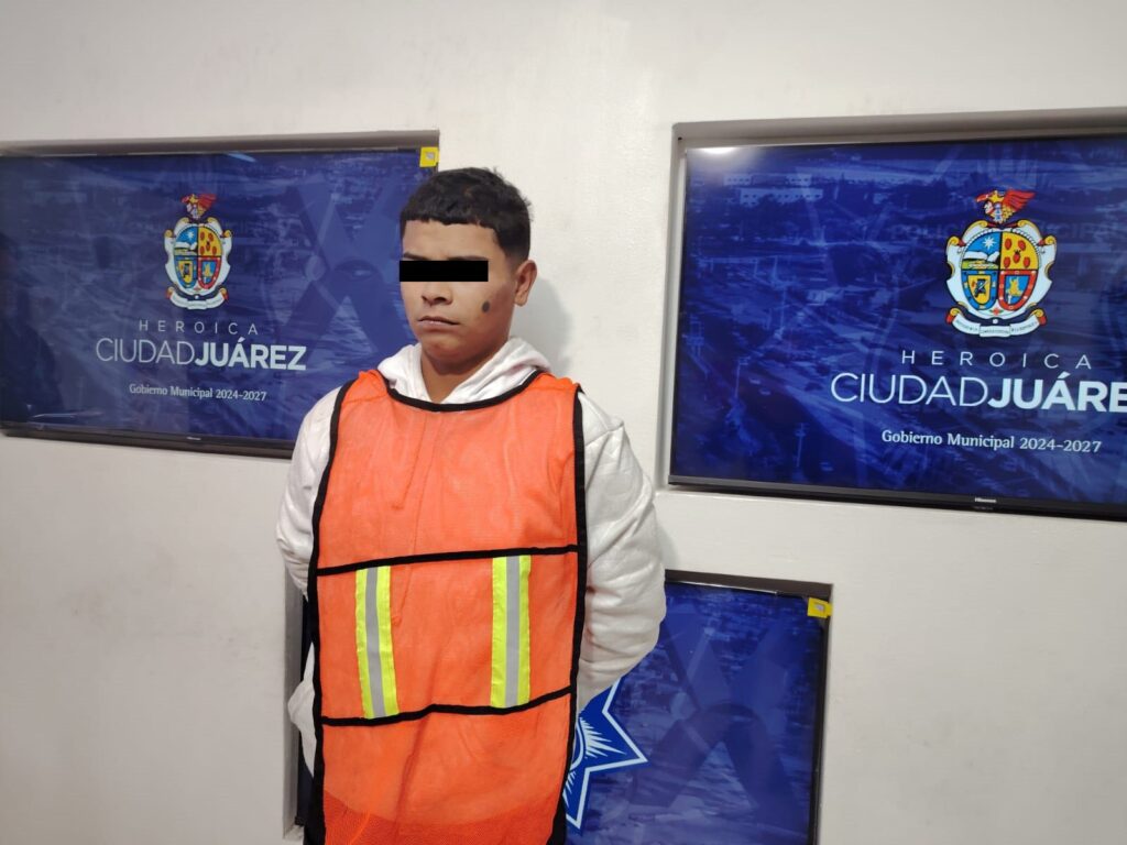 El sujeto fue sorprendido portando un arma calibre 9 milímetros con cartuchos útiles luego de intentar huir de los agentes