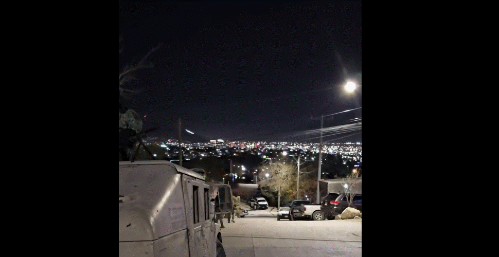 Elementos federales cercaron varias calles tras recibir reportes sobre personas armadas ocultas en una vivienda