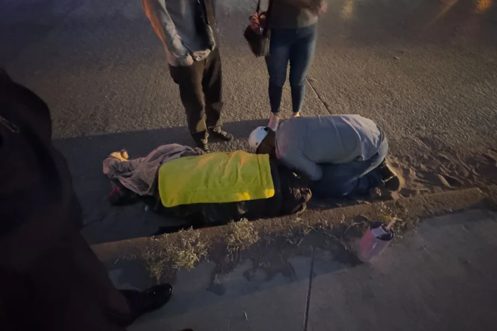 Mujer es atropellada al intentar cruzar corriendo el bulevar Zaragoza