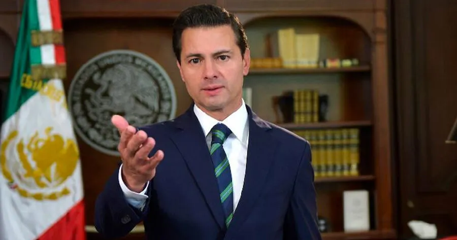 Expresidente admite que contempla regresar, pero aún no decide si será de forma permanente