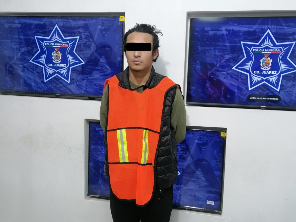 La Policía Municipal arrestó a un joven de 25 años luego de que vecinos lo acusaran de apuntar con un arma a una persona; resultó ser una réplica de postas.