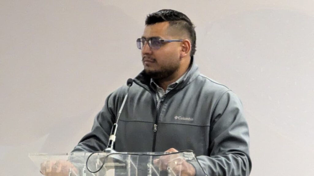 El medallista mundial en lanzamiento de bala busca continuar su camino rumbo a Los Ángeles 2028; la solicitud será votada el 14 de enero.