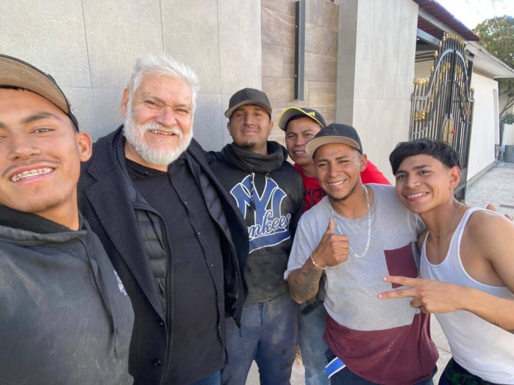 Durante su jornada habitual, el personal jamás imaginó que una de las casas que visitarían sería la del reconocido actor mexicano.